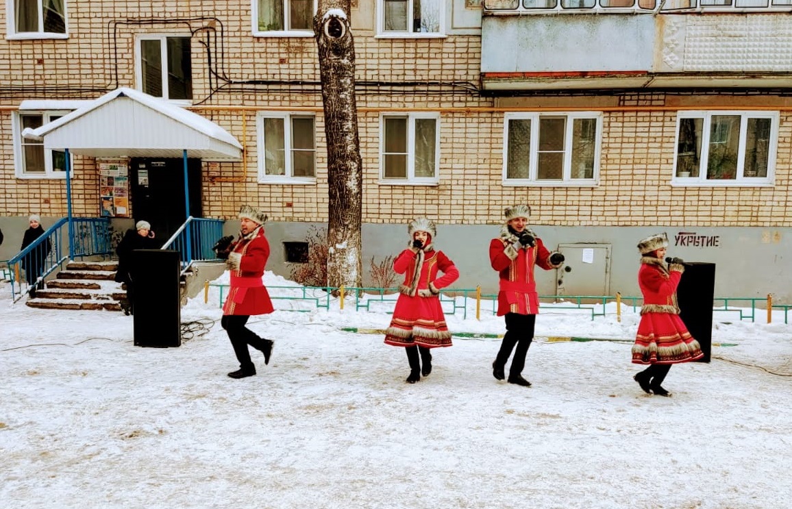 В Ленинском районе Саранска прошел праздник двора «Широкая масленица» 
