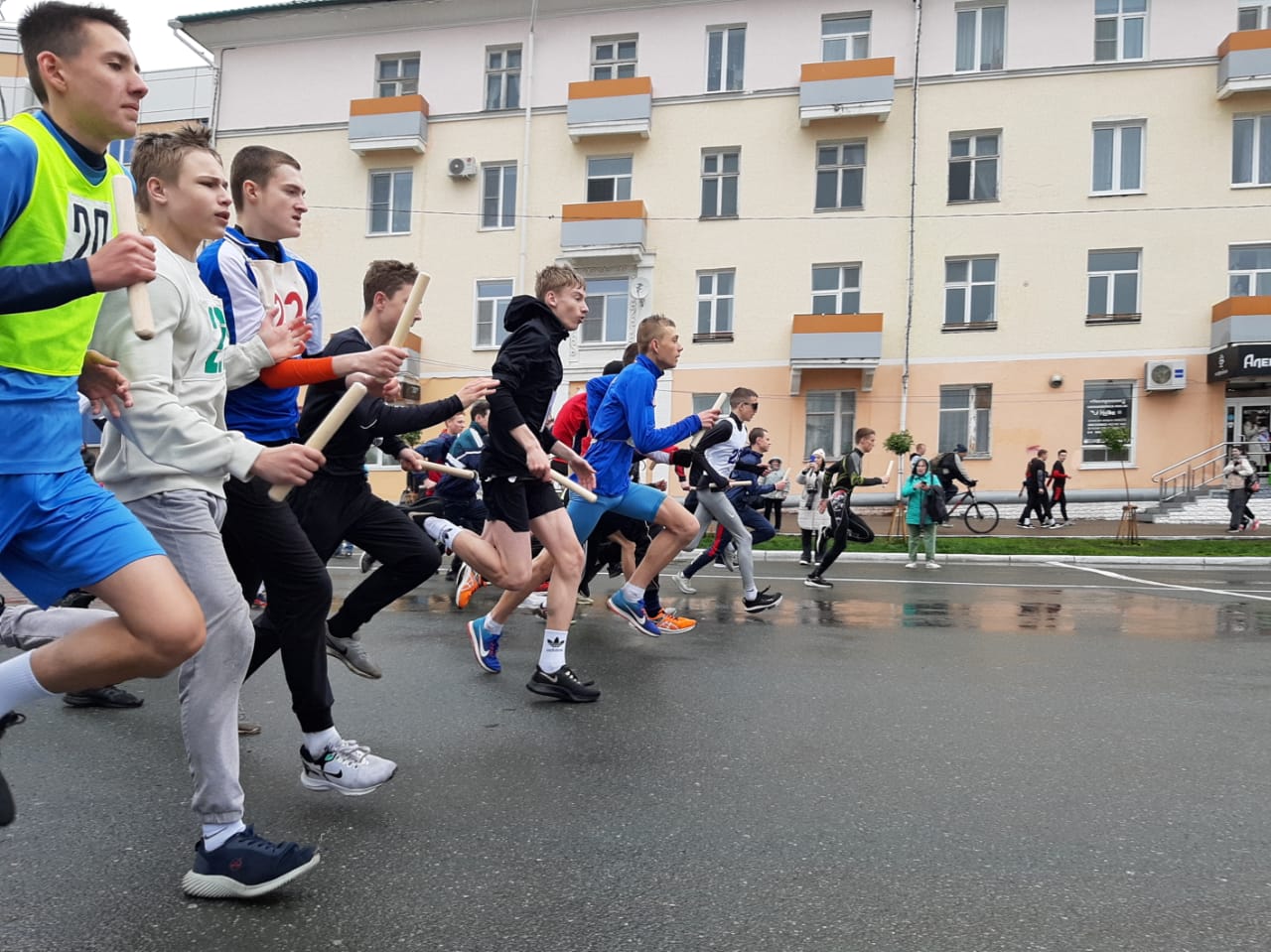 В Саранске состоялась традиционная городская легкоатлетическая эстафета, посвященная Дню Победы