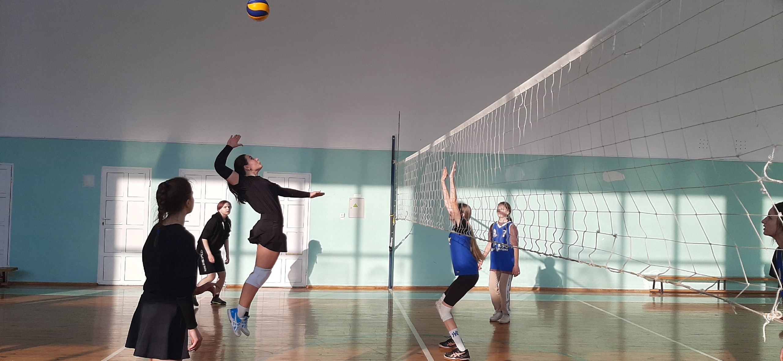  В Саранске состоялись финальные соревнования по волейболу среди девушек в рамках Спартакиады муниципальных общеобразовательных организаций
