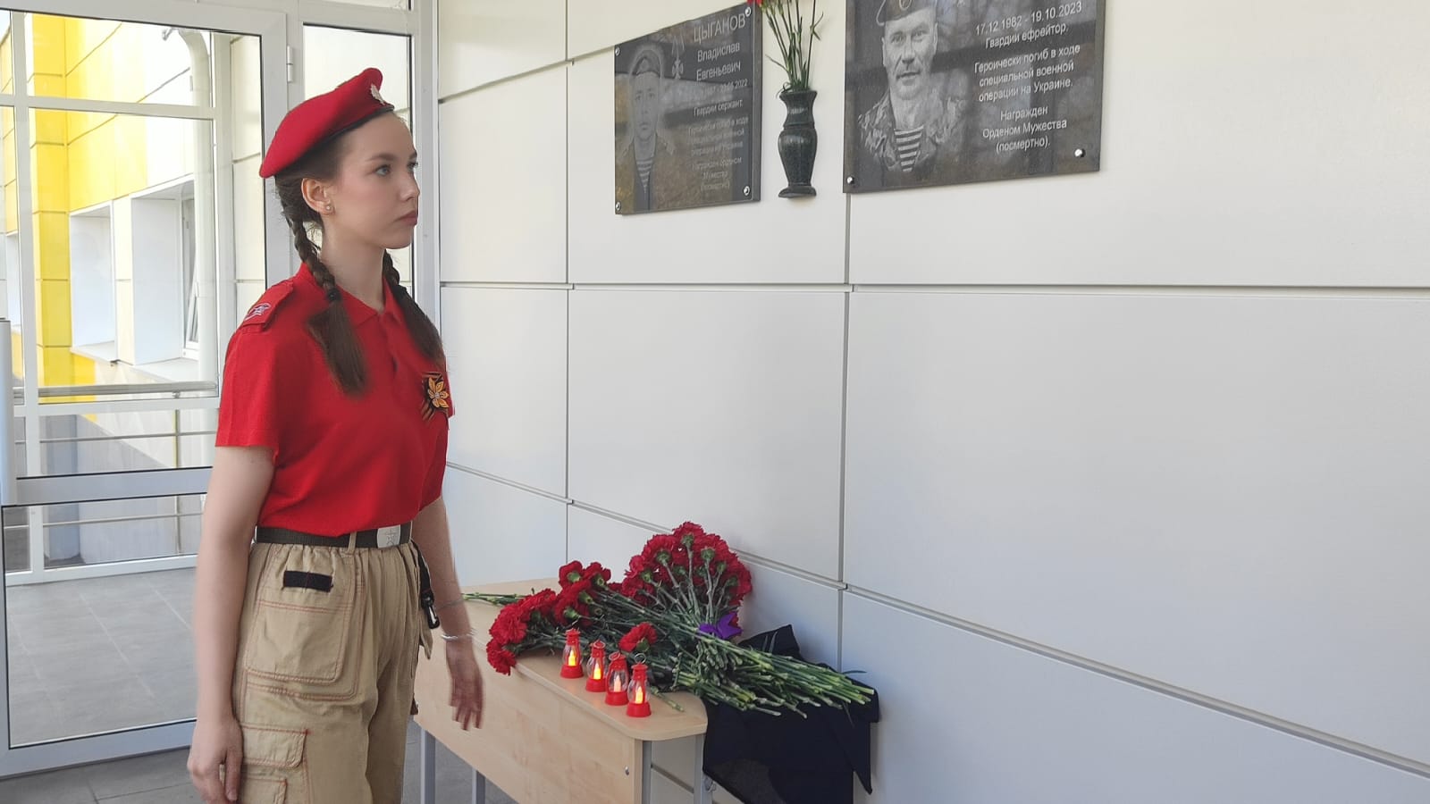 В школе №1 города Саранска открыты мемориальная Доска и Парта Героя