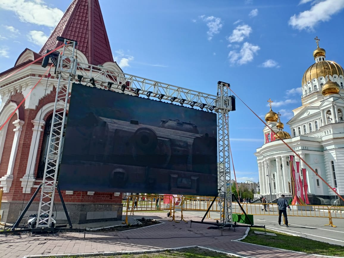9 мая на площади Победы организовали кинотеатр под открытым небом