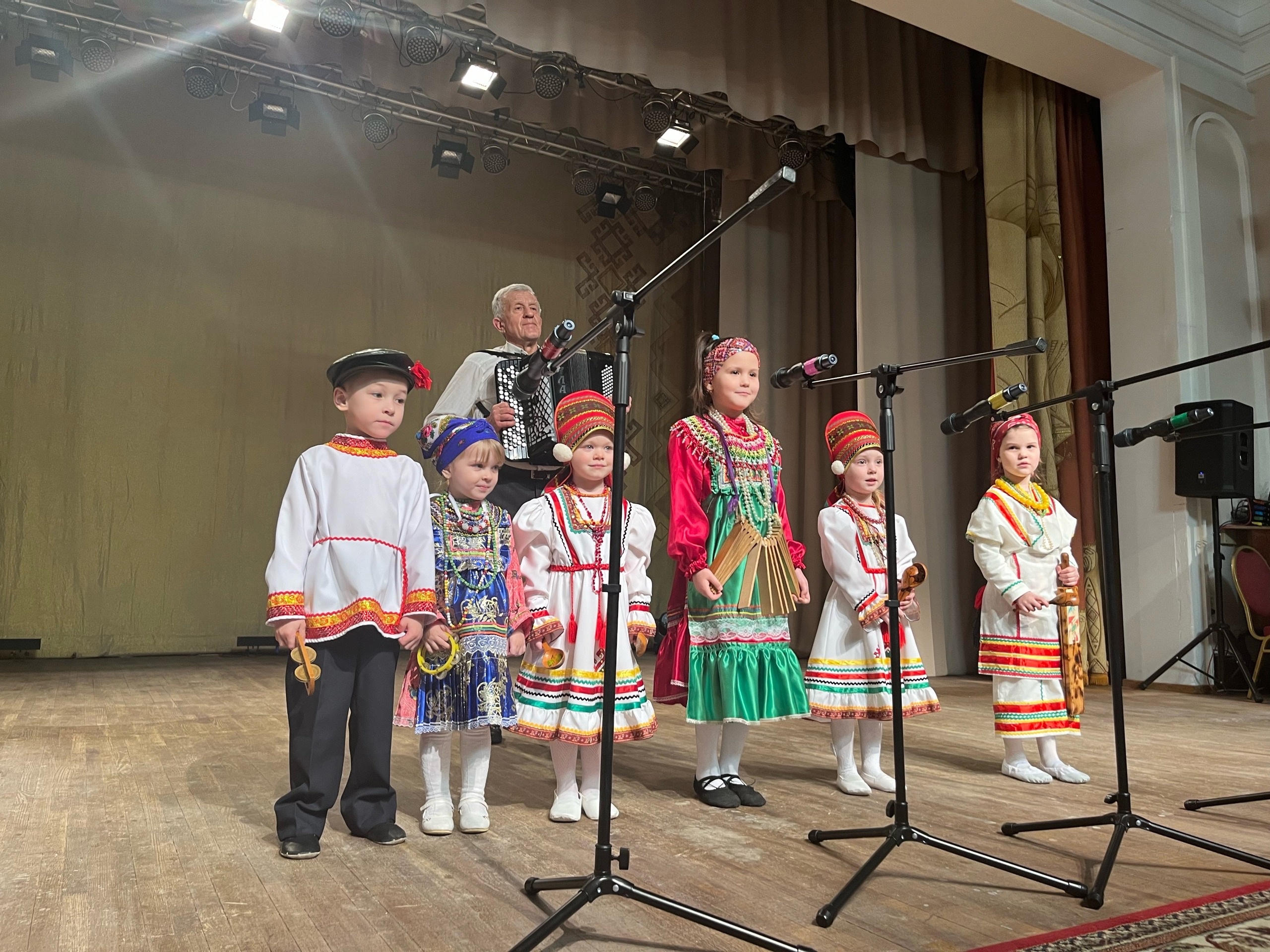 Дворец культуры г.о. Саранск приглашает на гала-концерт Х городского фестиваля-конкурса «Добрая песенка года»