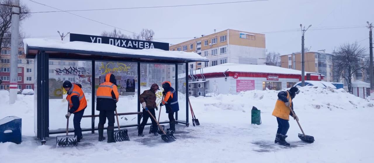 В Саранске продолжается уборка  территорий от снега