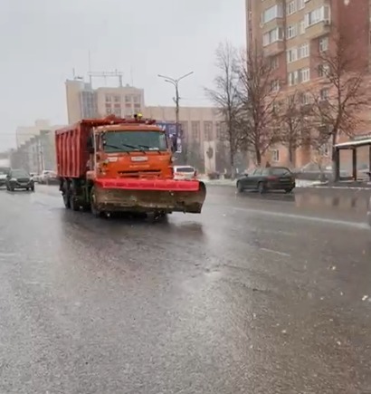 Городскими коммунальными службами организовано круглосуточное дежурство на дорогах