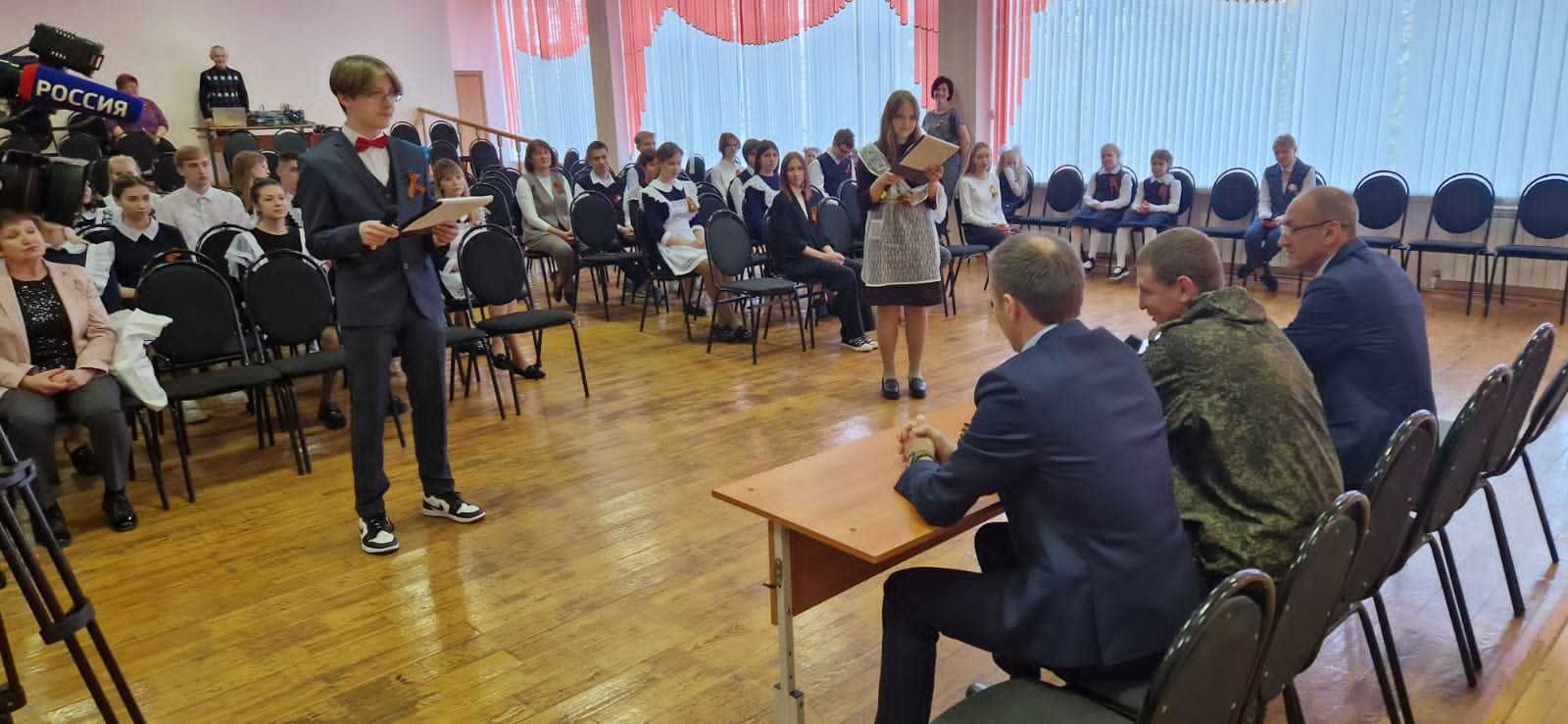 В Пролетарском районе прошла встреча школьников с участником специальной военной операции