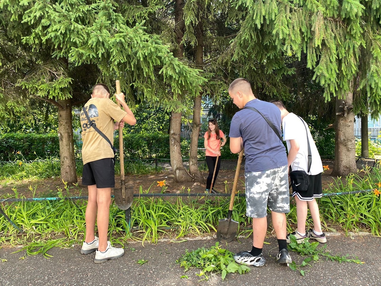 В Ялгинской школе продолжает работу летний лагерь труда и отдыха «Летняя агрошкола»