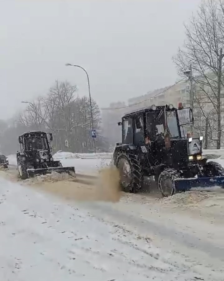 Сегодня для ликвидации последствий снегопада на улицах Саранска работает 47 единиц техники