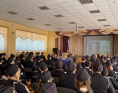 В Саранской гимназии №29 открыли «Парту Героя»