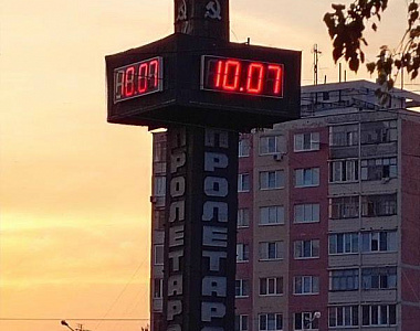 В Саранске установили электронные часы на пересечении ул. Коваленко и пр. 60 лет Октября в Пролетарском районе
